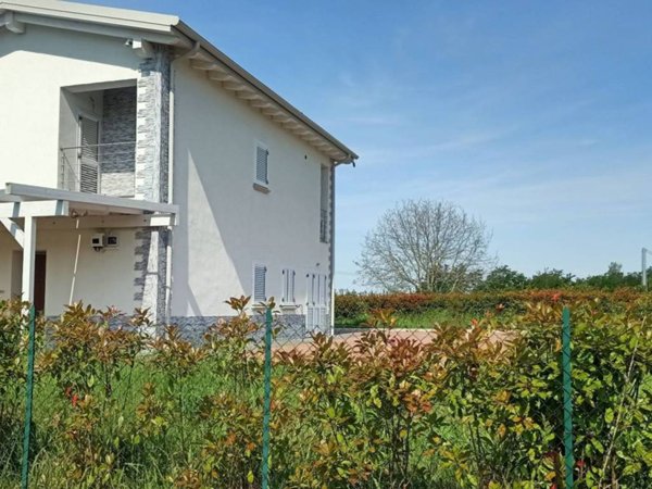 casa indipendente in vendita a Calderara di Reno in zona Tavernelle