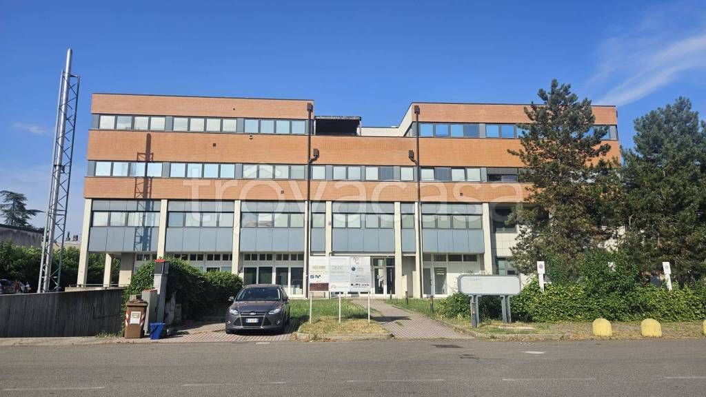 ufficio in vendita a Calderara di Reno in zona Bargellino