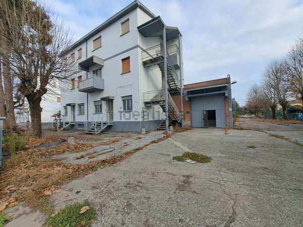 capannone in vendita a Calderara di Reno in zona Bargellino
