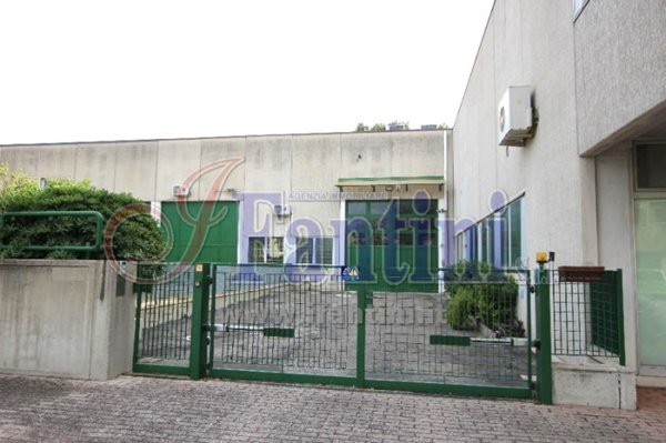 capannone in vendita a Calderara di Reno