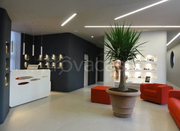 negozio in vendita a Calderara di Reno