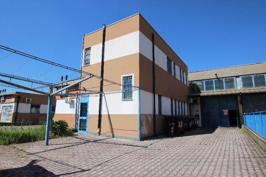 locale commerciale in vendita a Calderara di Reno in zona Bargellino