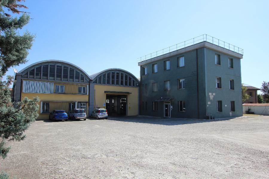 capannone in vendita a Calderara di Reno