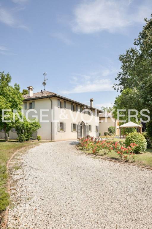villa in vendita a Calderara di Reno