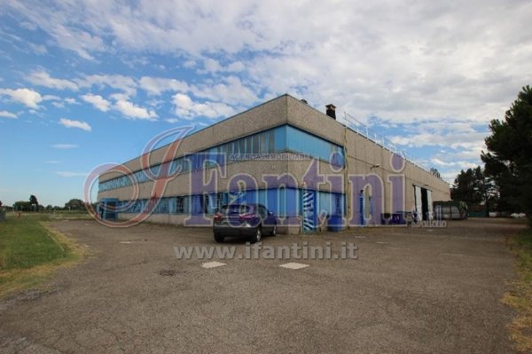 capannone in vendita a Calderara di Reno