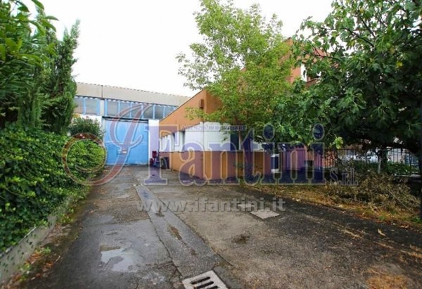 capannone in vendita a Calderara di Reno in zona Bargellino