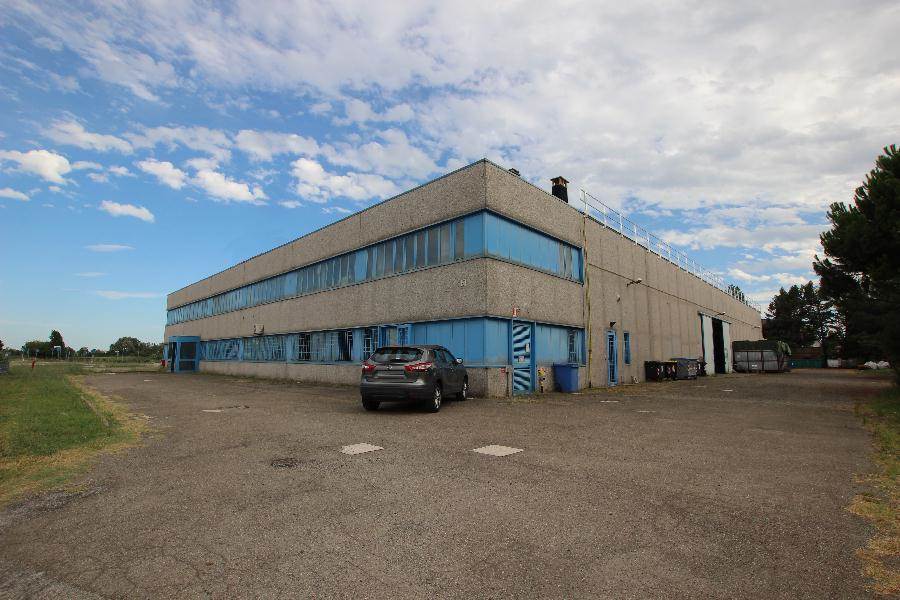 capannone in vendita a Calderara di Reno in zona Bargellino