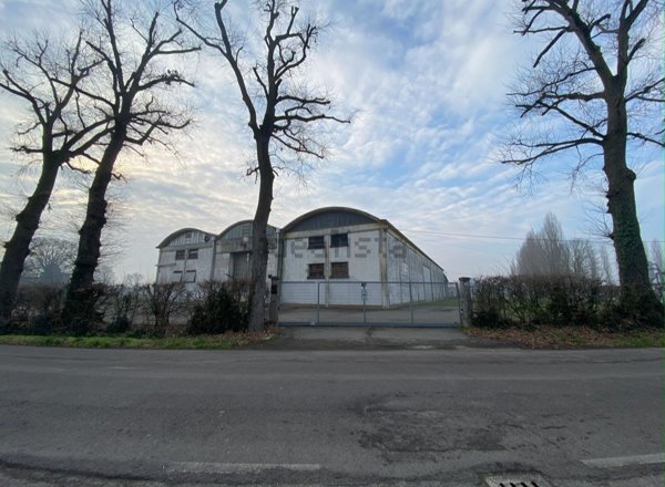 capannone in vendita a Calderara di Reno