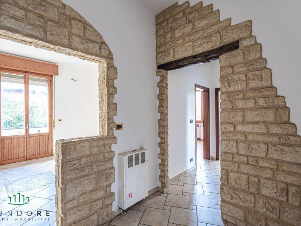 appartamento in vendita a Calderara di Reno in zona Longara