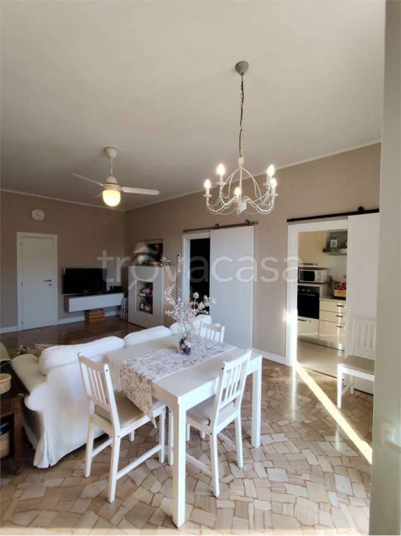 appartamento in vendita a Calderara di Reno in zona Lippo