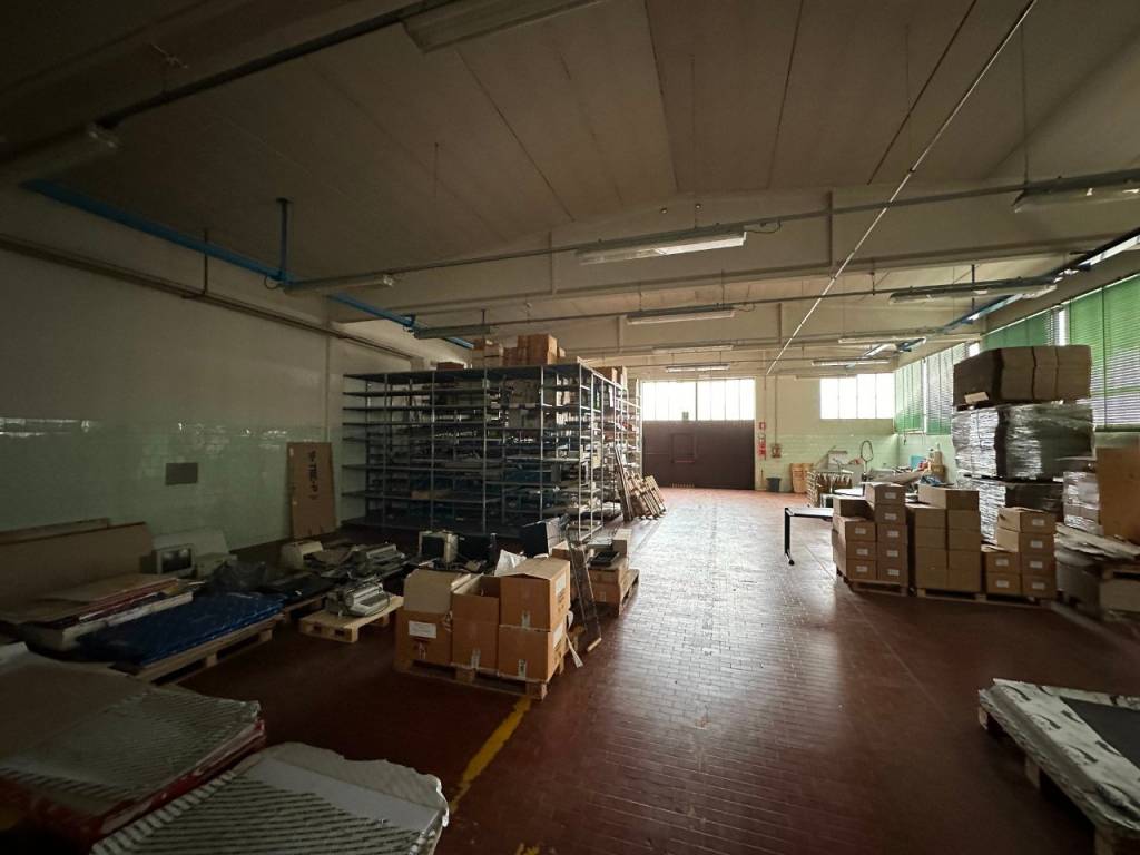 locale commerciale in vendita a Calderara di Reno in zona Bargellino