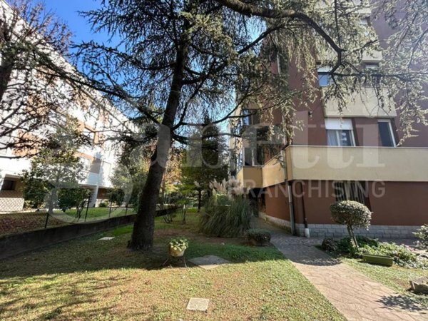 appartamento in vendita a Calderara di Reno in zona Lippo