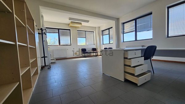 ufficio in vendita a Calderara di Reno in zona Bargellino