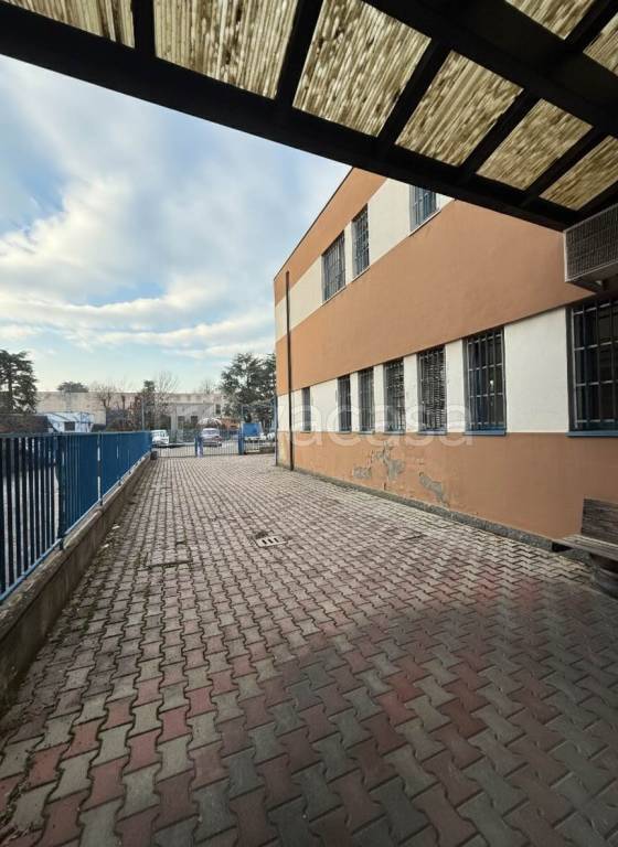 locale commerciale in vendita a Calderara di Reno in zona Bargellino