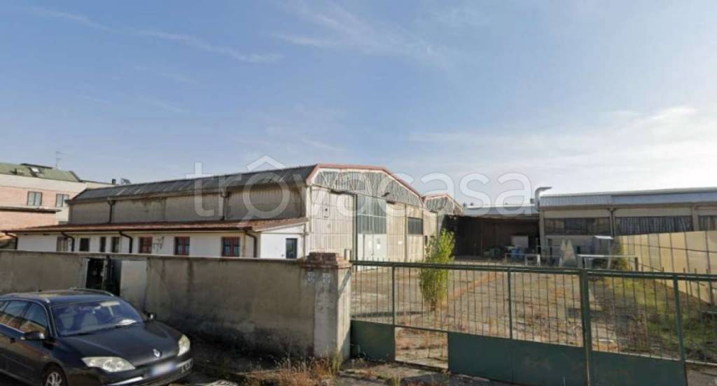 locale commerciale in vendita a Calderara di Reno