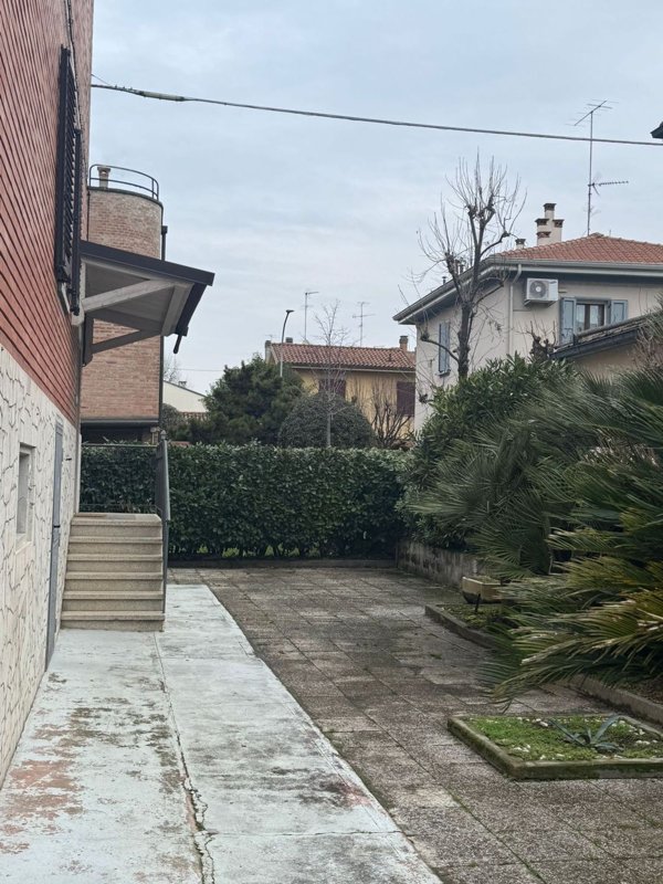 casa indipendente in vendita a Calderara di Reno in zona Lippo