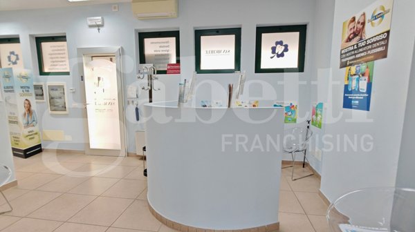 ufficio in vendita a Calderara di Reno in zona Longara