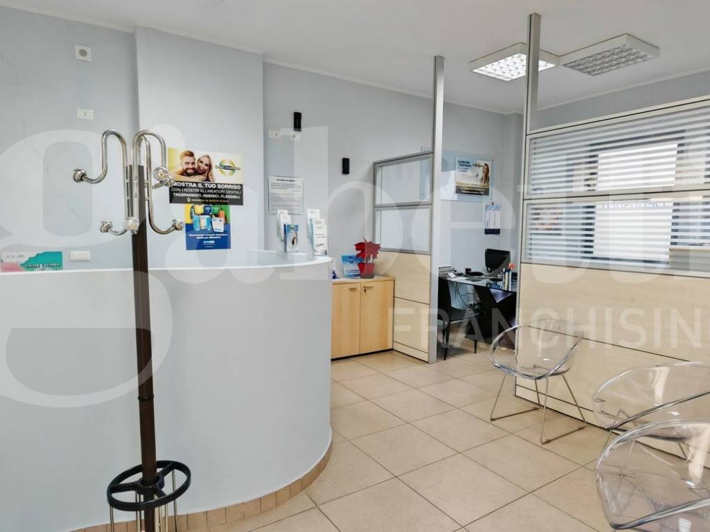 ufficio in vendita a Calderara di Reno in zona Longara