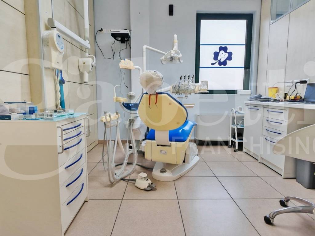 negozio in vendita a Calderara di Reno in zona Longara