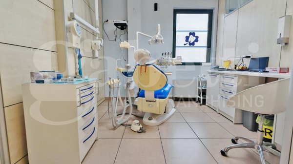 negozio in vendita a Calderara di Reno in zona Longara