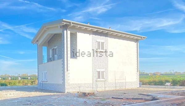 esavano in vendita a Calderara di Reno