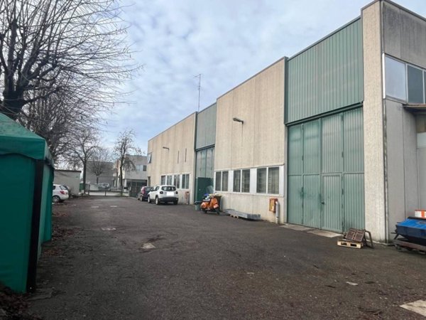 locale commerciale in vendita a Calderara di Reno in zona Lippo