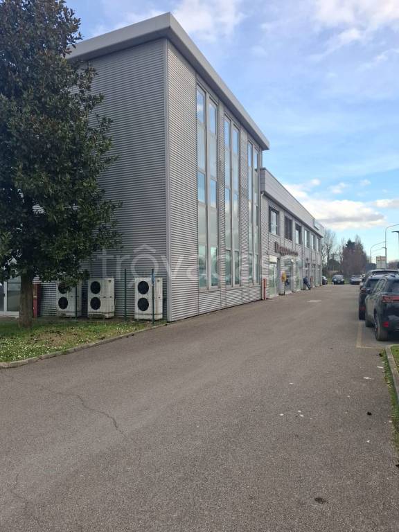 negozio in vendita a Calderara di Reno in zona Bargellino