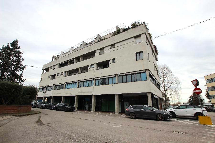 appartamento in vendita a Calderara di Reno in zona Lippo