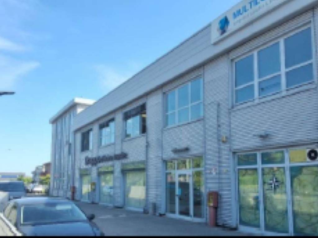 locale commerciale in vendita a Calderara di Reno in zona Bargellino