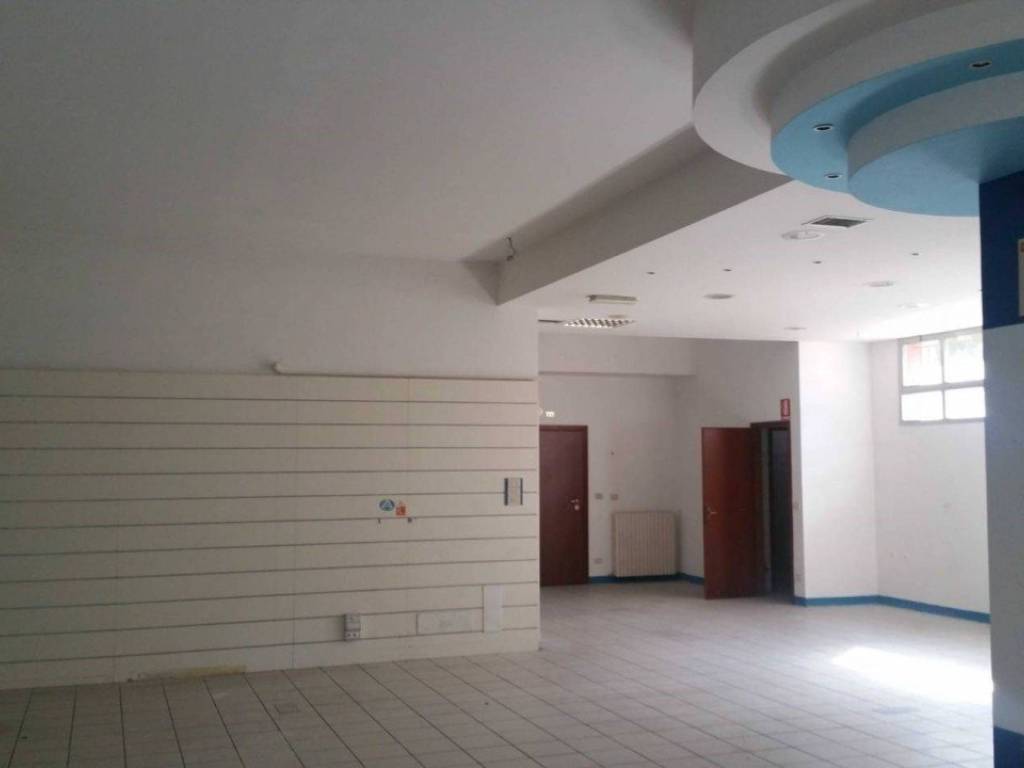 negozio in vendita a Calderara di Reno