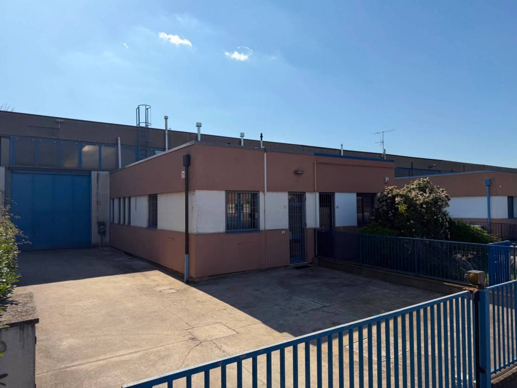 capannone in vendita a Calderara di Reno in zona Bargellino