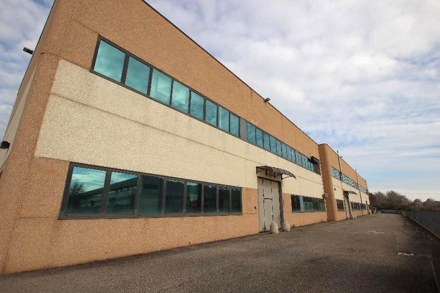 capannone in vendita a Calderara di Reno in zona Bargellino