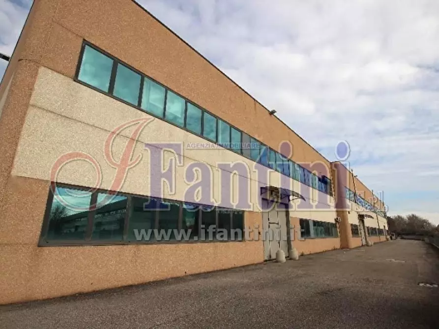 capannone in vendita a Calderara di Reno in zona Bargellino