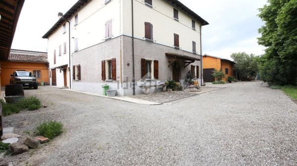 locale di sgombero in vendita a Calderara di Reno in zona Bargellino