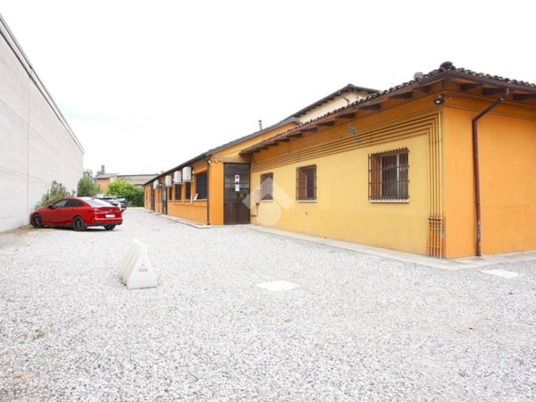 locale commerciale in vendita a Calderara di Reno in zona Bargellino
