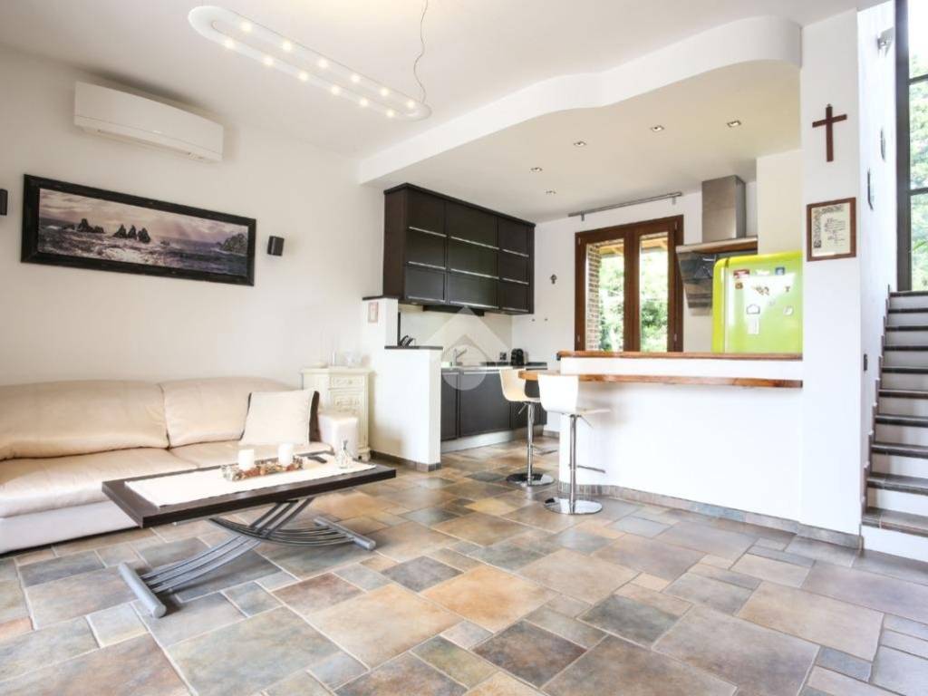 casa indipendente in vendita a Calderara di Reno in zona Longara
