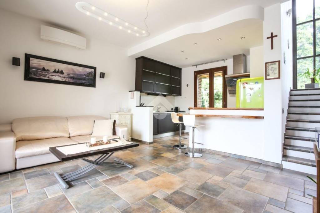 casa indipendente in vendita a Calderara di Reno in zona Longara