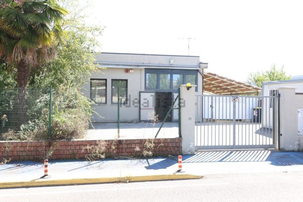 capannone in vendita a Calderara di Reno in zona Bargellino