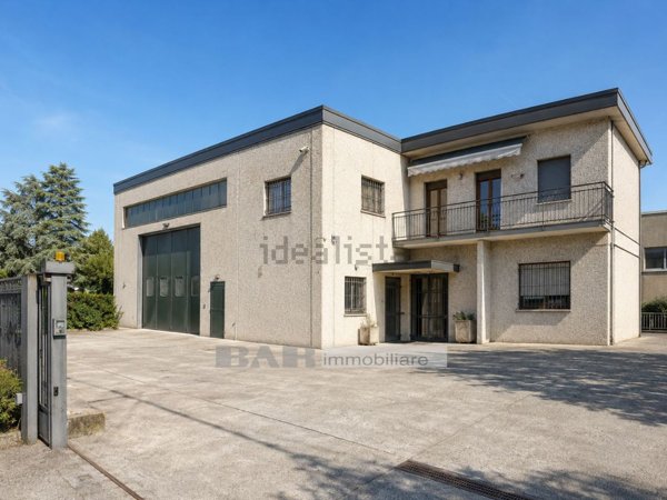 capannone in vendita a Calderara di Reno in zona Bargellino