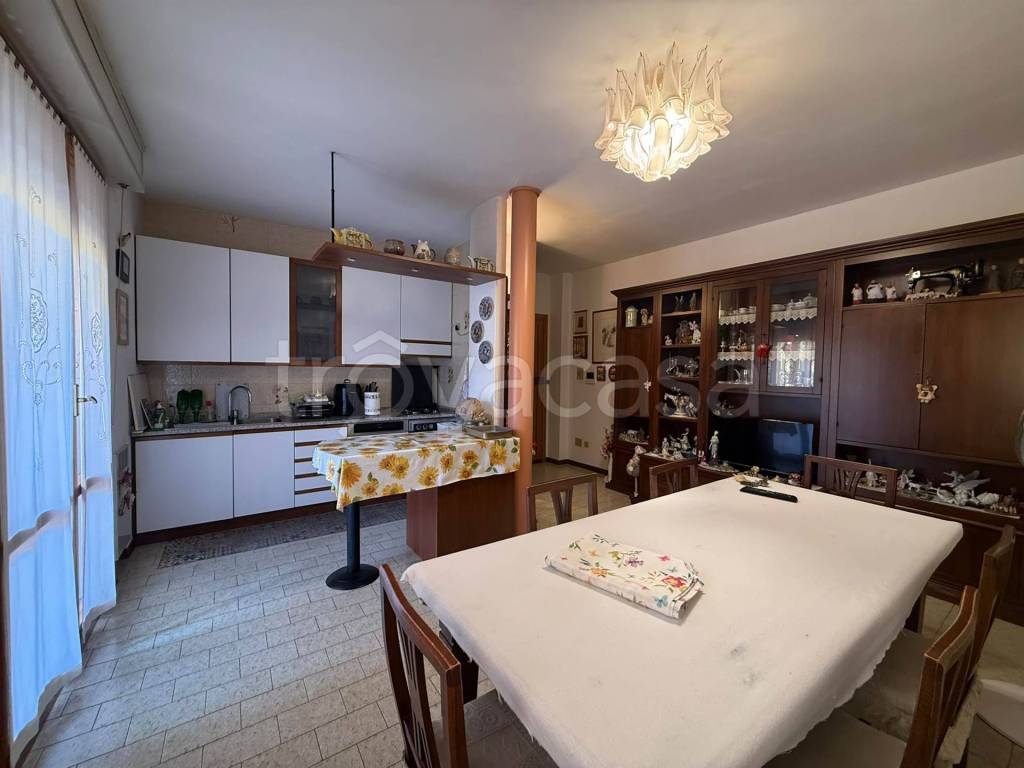 appartamento in vendita a Calderara di Reno in zona Lippo