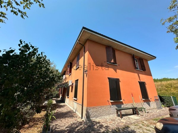 appartamento in vendita a Calderara di Reno in zona Sacerno