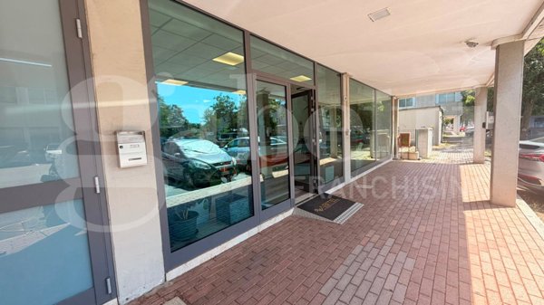 ufficio in vendita a Calderara di Reno in zona Lippo