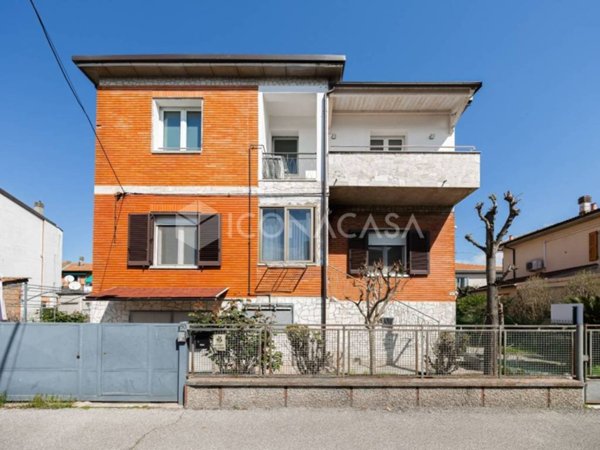 casa indipendente in vendita a Calderara di Reno in zona Lippo