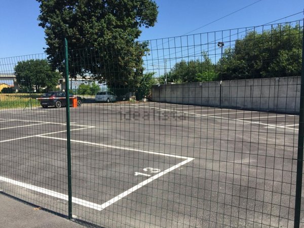 box auto in vendita a Calderara di Reno in zona Bargellino