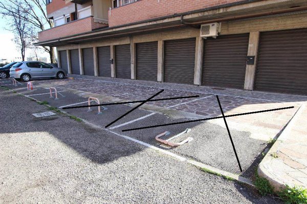 box auto in vendita a Calderara di Reno in zona Lippo