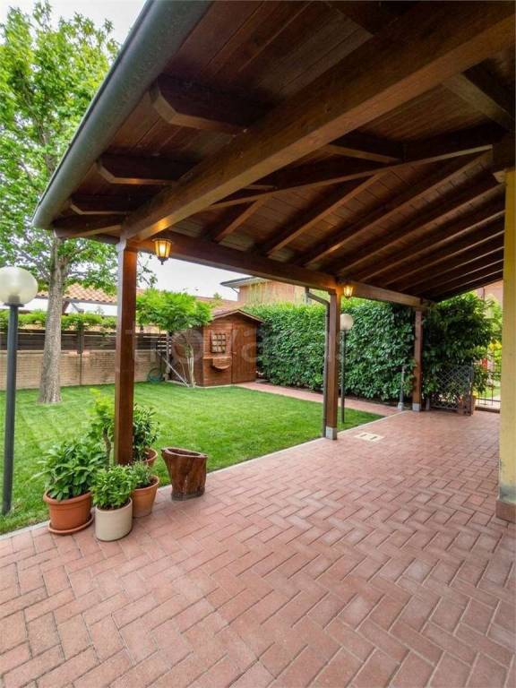 casa indipendente in vendita a Calderara di Reno in zona Longara