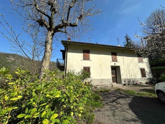 appartamento in vendita a Camugnano in zona Mogne