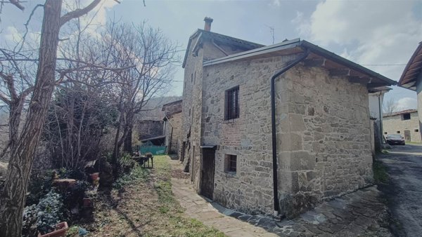 casa indipendente in vendita a Camugnano in zona Burzanella