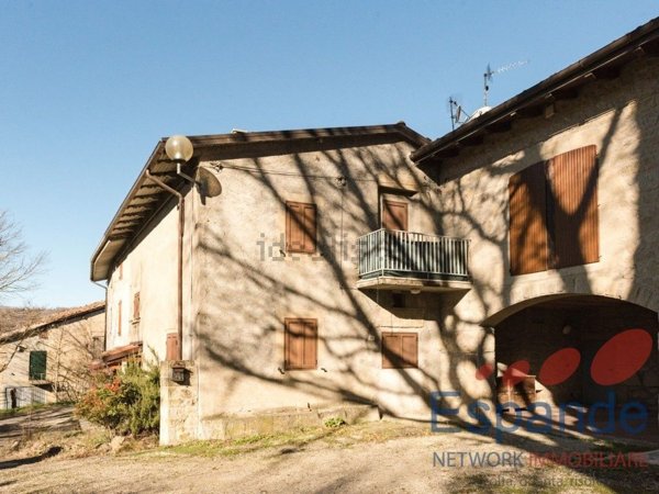 casa semindipendente in vendita a Camugnano in zona Verzuno