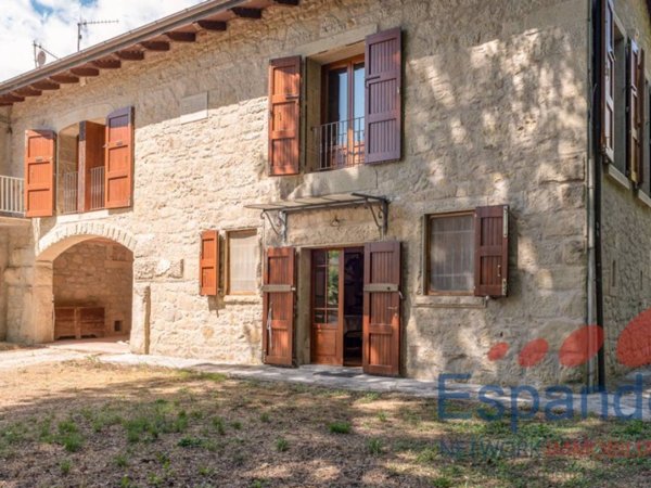 casa indipendente in vendita a Camugnano